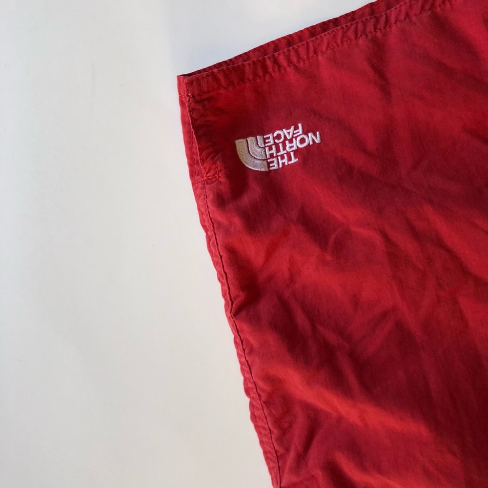 The north face red nylon fishing shorts - Picture 2 of 7